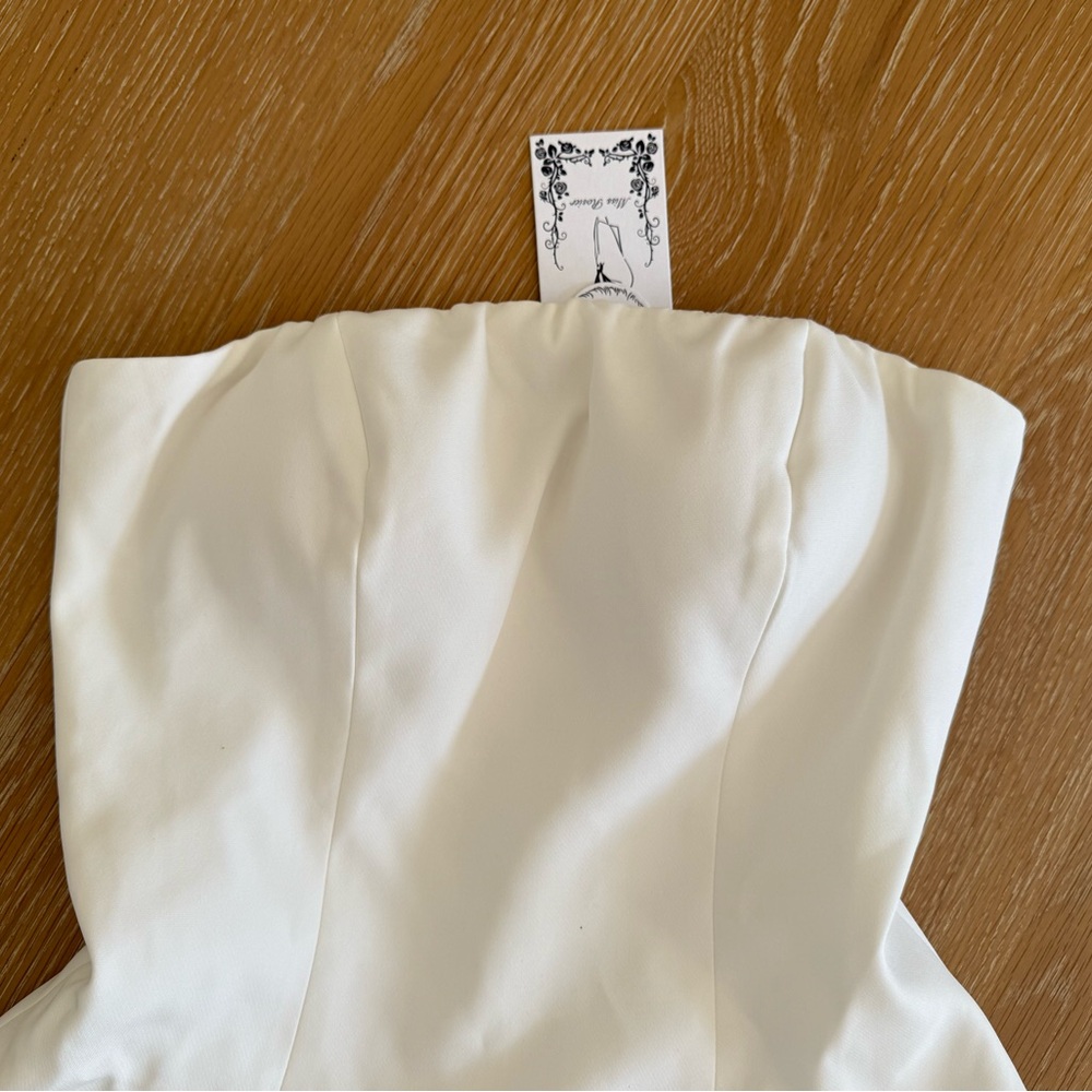 Elegant White Strapless Dress